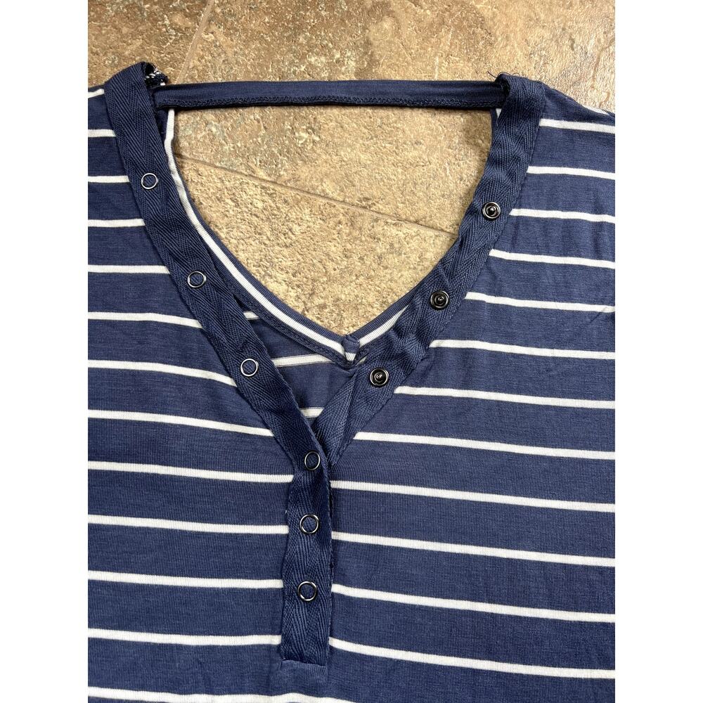 Glitz Navy with strip V-neck Short Sleeve T-shirt, Women's size M - Picture 4 of 7